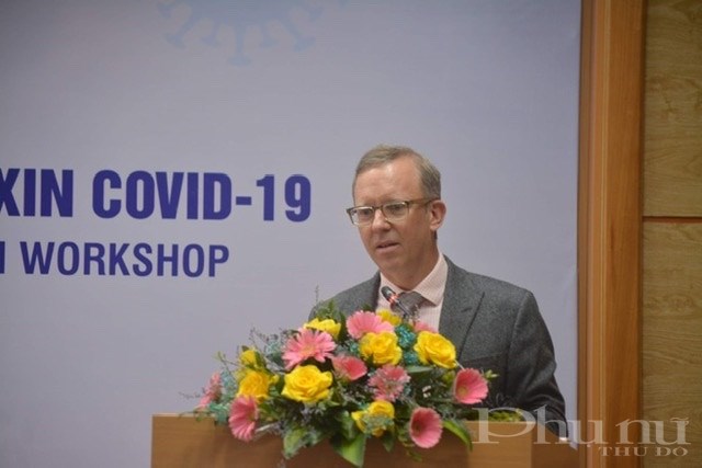 Đại sứ Anh tại Việt Nam Gareth Ward phát biểu tai hội thảo.