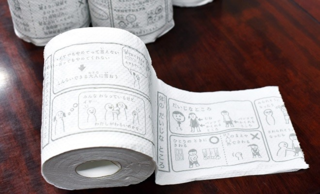Những hình ảnh giáo dục giới tính được vẽ lên giấy vệ sinh là phương pháp giáo dục độc đáo tại Nhật Bản. Ảnh: Asahi News.