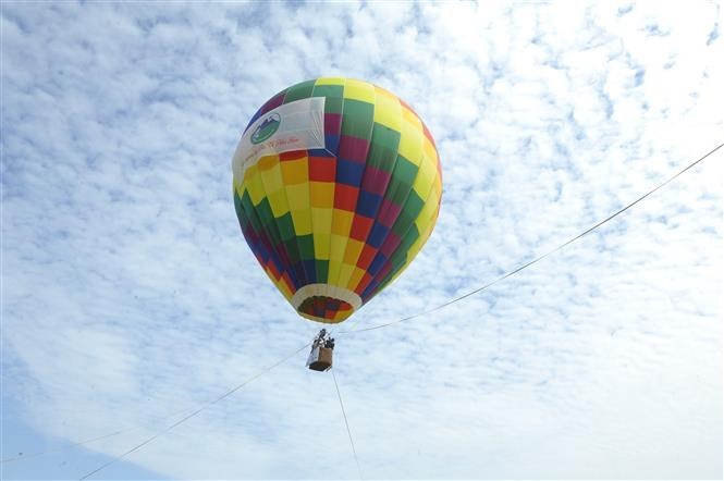 Ngắm Hà Nội từ trên cao bằng khinh khí cầu