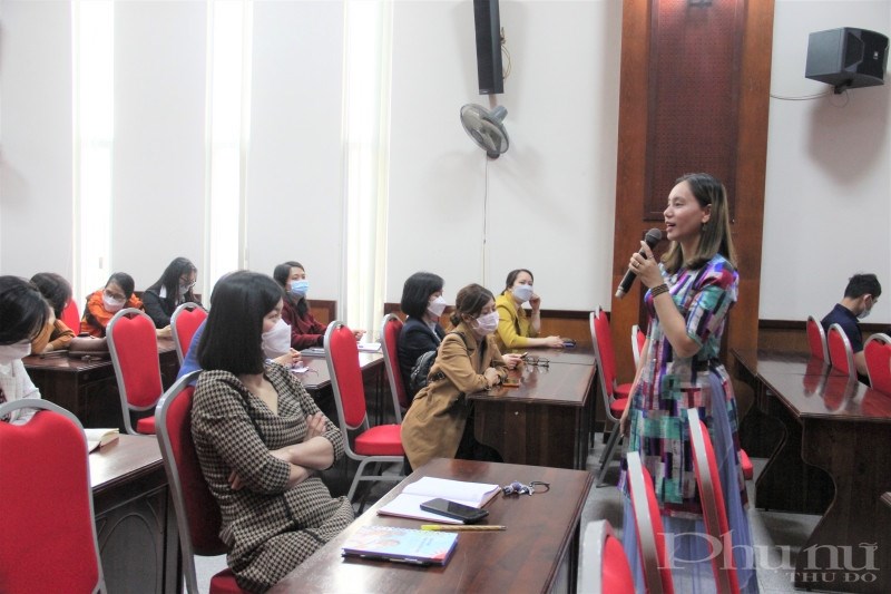 ThS Bùi Thị Hải Yến chia sẻ tại buổi trò chuyện về chăm sóc sức khỏe hậu Covid-19.
