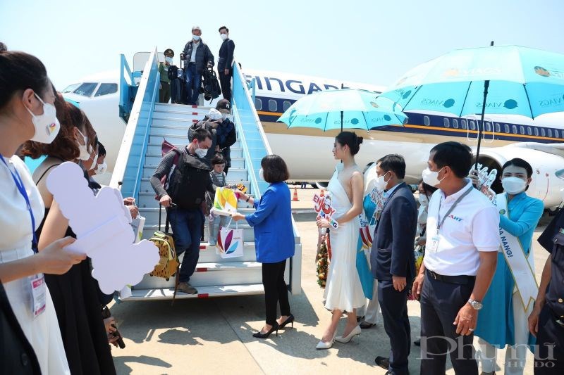 Chuyến bay đưa khách quốc tế đến Đà Nẵng.
