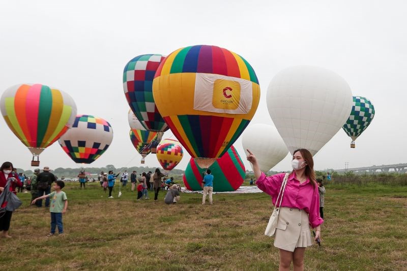 “Ngày hội khinh khí cầu - Hà Nội muôn màu” trong khuôn khổ chương trình “Du lịch Hà Nội chào 2022 - Get on Hanoi 2022”Ảnh: Int