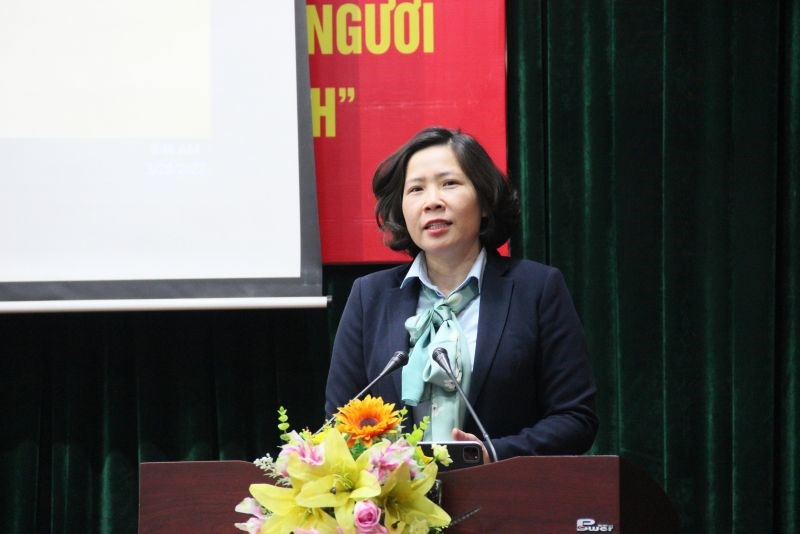 Đồng chí Lê Kim Anh, Chủ tịch Hội LHPN Hà Nội báo cáo kết quả Đại hội Đại biểu Phụ nữ toàn quốc lần thứ XIII 	Ảnh: Thảo Hương