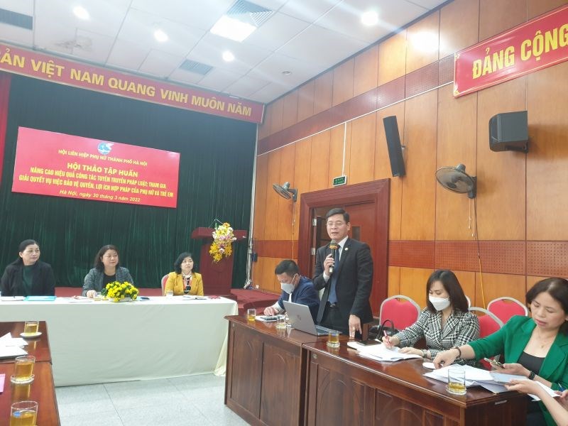 Luật sư Nguyễn Văn Hà cho rằng liên quan đến yêu cầu giải quyết vụ việc  trẻ em và phụ nữ bị xâm hại đang có tình trạng  có yêu cầu mới giải quyết. Vì vậy trong trường hợp này kiến nghị với các cơ quan  chủ động vào cuộc giải quyết, không chờ có yêu cầu mới vào cuộc.