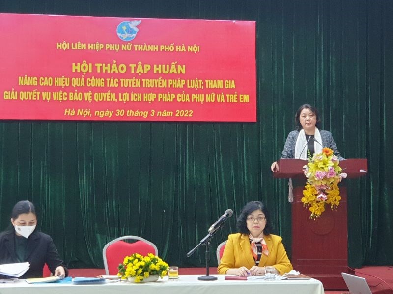 Đồng chí Nguyễn Thị Thu Thủy, Phó Chủ tịch Thường trực Hội LHPN Hà Nội phát biểu khai mạc hội thảo