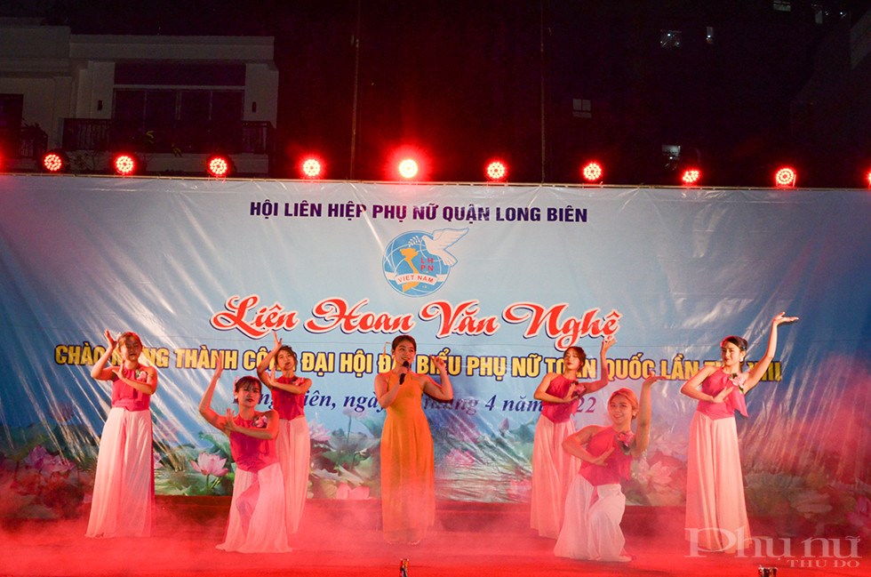 Hội LHPN quận Long Biên: Liên hoan văn nghệ mừng thành công Đại hội Phụ nữ toàn quốc lần thứ XIII - ảnh 8