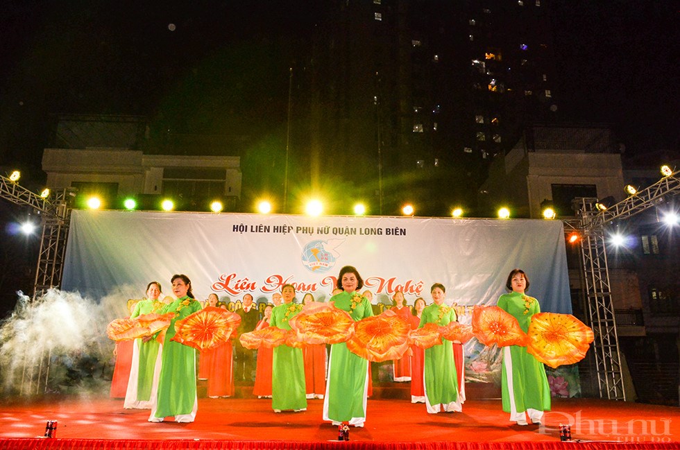 Hội LHPN quận Long Biên: Liên hoan văn nghệ mừng thành công Đại hội Phụ nữ toàn quốc lần thứ XIII - ảnh 6