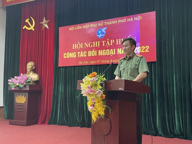 Đại tá, Phó Giáo Sư, tiến sĩ Nguyễn Trung Kiên, Trưởng khoa an ninh chính trị nội bộ, Học viện An ninh nhân dân báo cáo tại Hội nghị