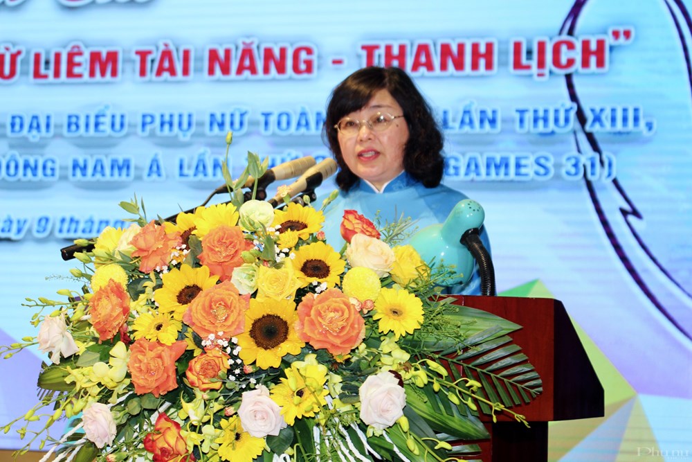 Đồng chí Bùi Thị Trinh, Chủ tịch Hội LHPN quận Bắc Từ Liêm phát biểu khai mạc Hội thi