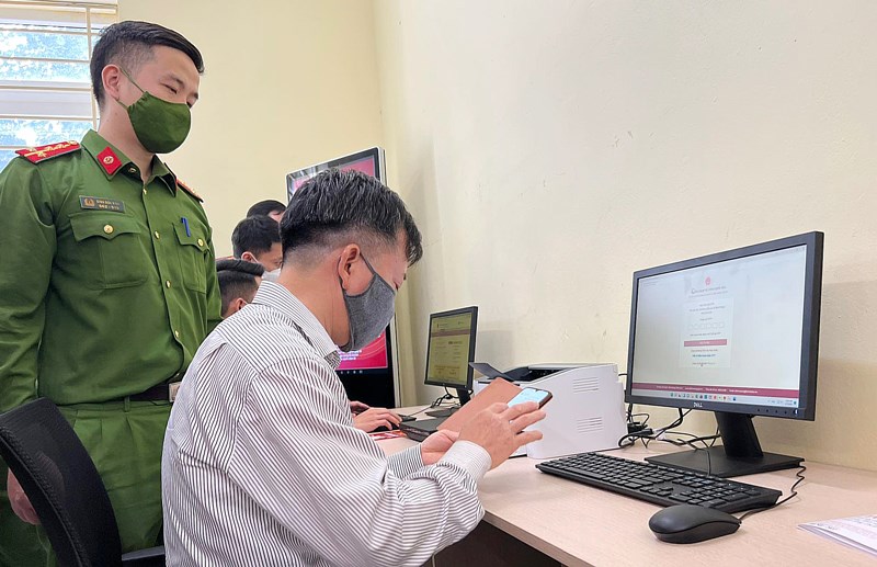 Mô hình điểm dịch vụ công trực tuyến theo Đề án 06 tại 3 điểm ở phường Dịch Vọng Hậu, quận Cầu Giấy