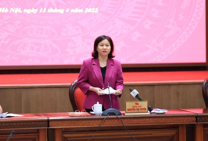 Phó Bí thư Thường trực Thành ủy Nguyễn Thị Tuyến phát  biểu  tại  hội  nghị