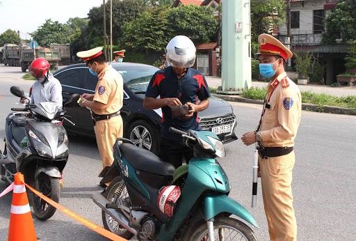 Lực lượng cảnh sát giao thông đang làm nhiệm vụ