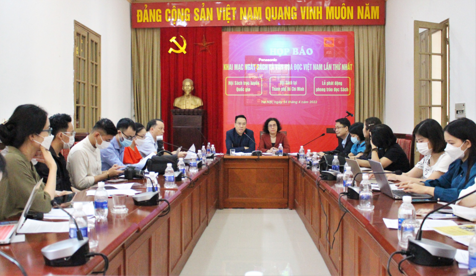 Toàn cảnh Họp báo thông tin tổ chức Ngày Sách và Văn hóa đọc Việt Nam lần thứ nhất sáng 14/4 tại Thư viện Quốc gia.