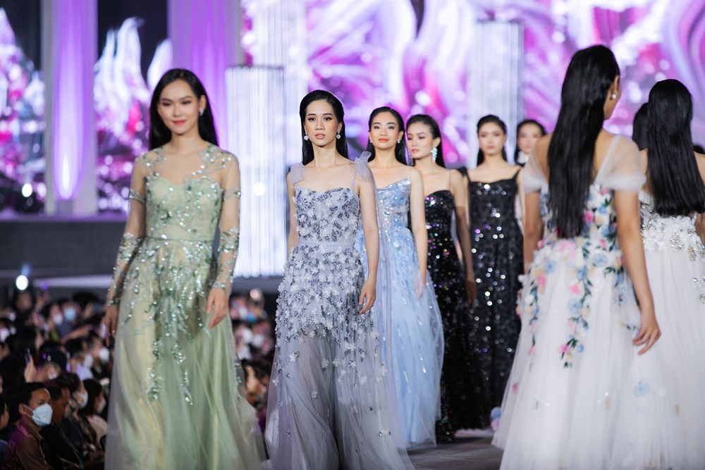 Các thí sinh Miss World VietNam đã có buổi thi trình diễn thời trang mãn nhãn