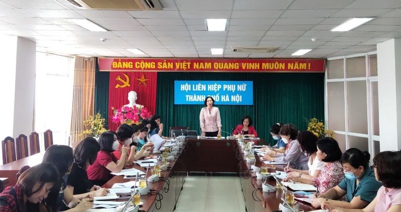 Đồng chí Lê Kim Anh, Chủ tịch Hội LHPN Hà Nội phát biểu chỉ đạo tại hội nghị Giao ban Chủ tịch Hội LHPN các quận, huyện, thị xã và đơn vị trực thuộc