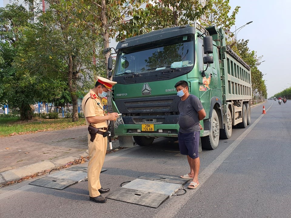 Lực lượng cảnh sát giao thông ra quân làm nhiệm vụ cao điểm kiểm tra, kiểm soát, bảo đảm trật tự an toàn giao thông trên địa bàn toàn TP Hà NộiẢnh: D.H
