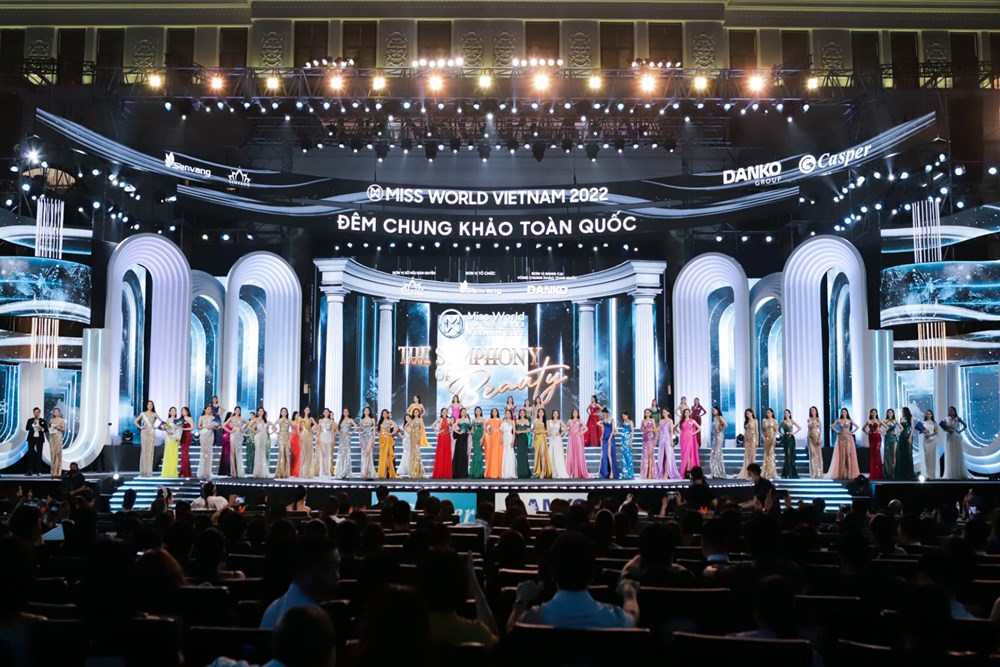 Các thí sinh bước vào vòng chung kết Miss World Việt Nam 2022