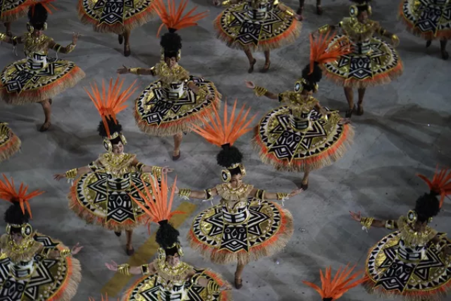 Brazil: Rực rỡ sắc màu Lễ hội hoá trang Carnival - ảnh 4