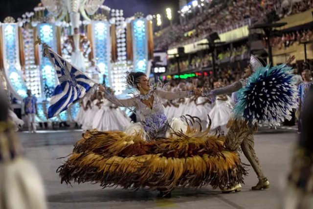 Brazil: Rực rỡ sắc màu Lễ hội hoá trang Carnival - ảnh 8