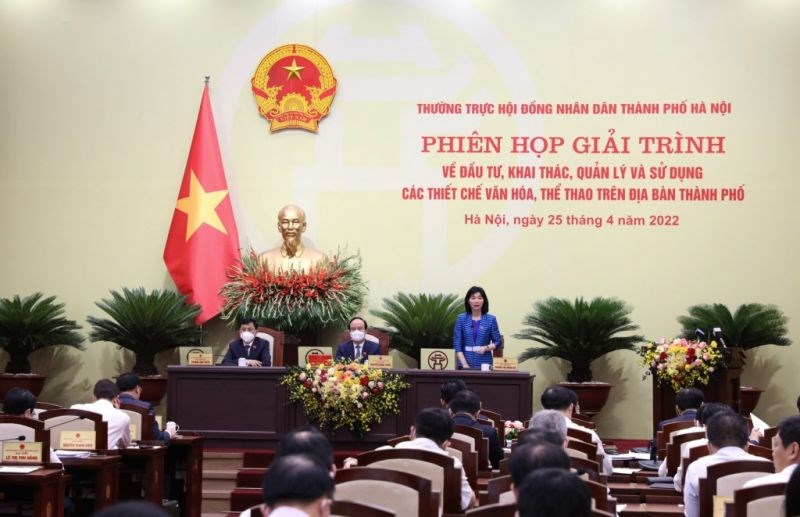 Phó Chủ tịch Thường trực HĐND TP Phùng Thị Hồng Hà chủ trì phiên thảo luận