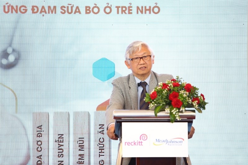 GS.TS.BS. Nguyễn Gia Khánh - Chủ tịch Hội Nhi khoa Việt Nam chia sẻ tại hội thảo.