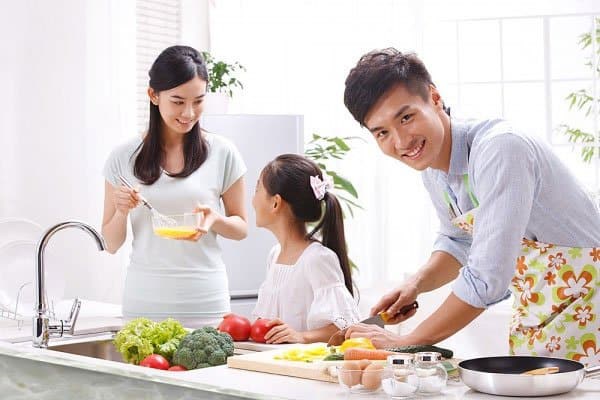 Để làm một người chồng yêu thương vợ khi chia sẻ việc nhà, đàn ông phải vượt qua định kiến việc bếp núc là của phụ nữ  	Ảnh minh họa
