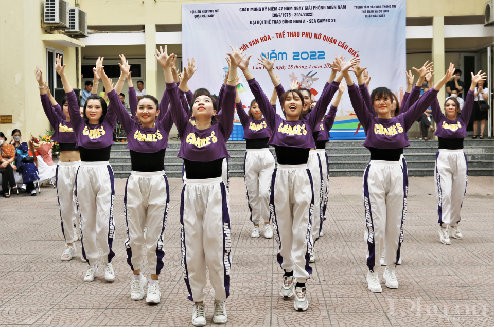 Cuộc thi dân vũ giữa cơ hội phụ nữ cơ sở trong quận