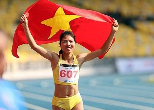 Bùi Thị Thảo nằm trong nhóm 6 vận động viên rước cờ Đông Nam Á.
