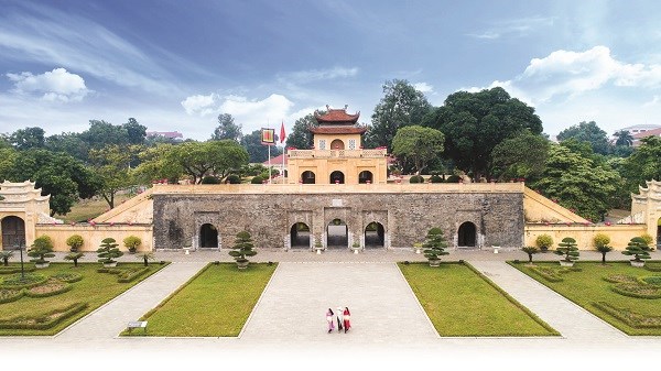 Cổng Đoan Môn - một trong những điểm tham quan được du khách yêu thích tại HTTL