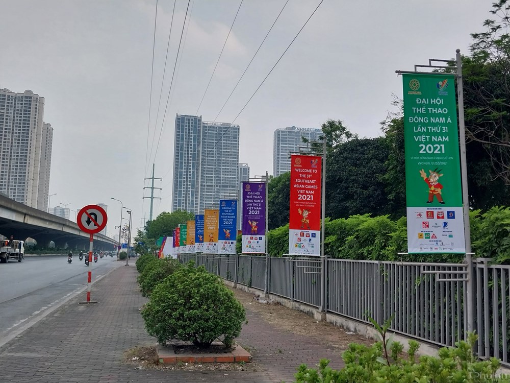 ano, áp phích tuyên truyền SEA Games 31 được đặt tại khu vực đường Phạm Hùng