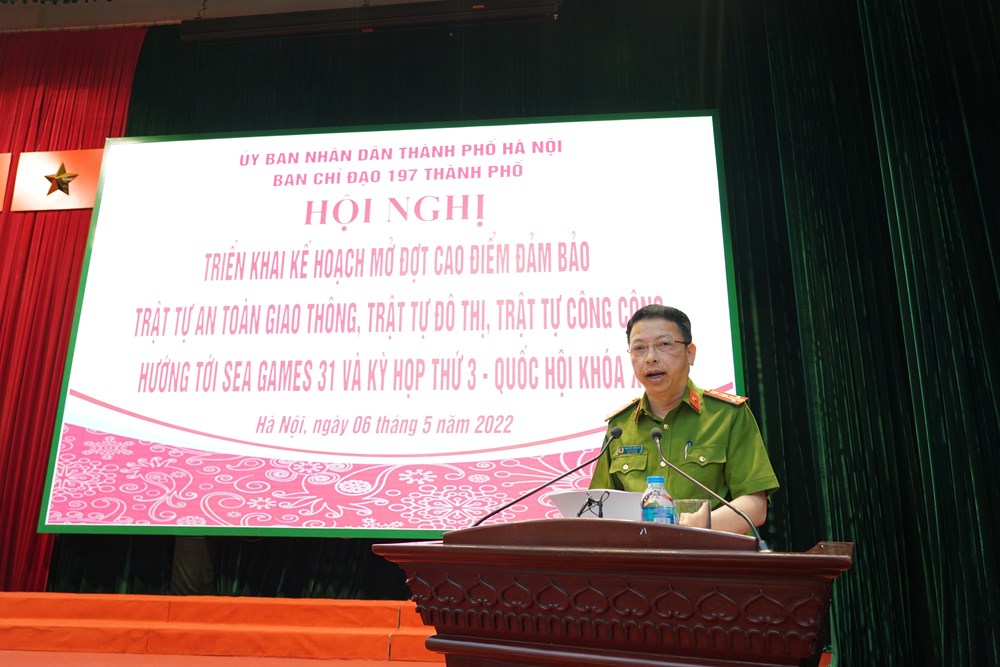 Đại tá Nguyễn Hồng Ky, Phó Giám đốc CATP, tóm tắt một số nội dung trọng tâm của đợt cao điểm