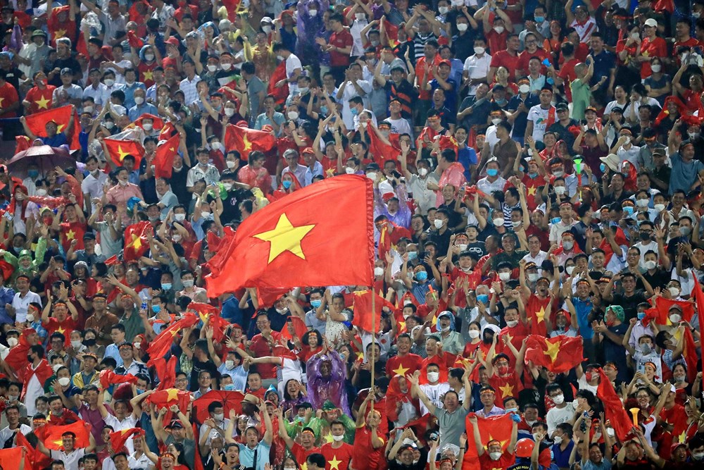 Niềm vui của cổ động viên Việt Nam trước chiến thắng mở màn