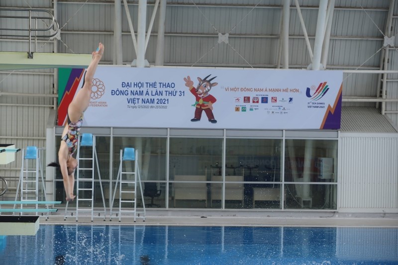 Một thành viên đội tuyển nhảy cầu Việt Nam tập luyện chuẩn bị cho SEA Games 31