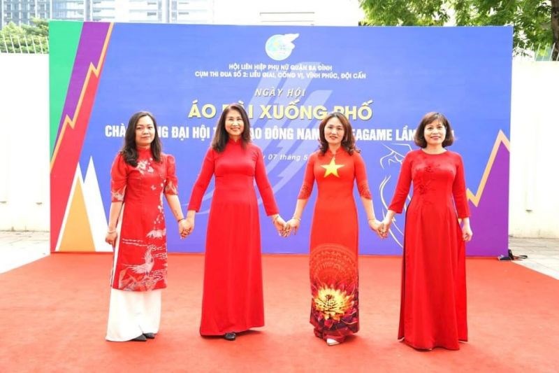Cụm thi đua số 2, Hội LHPN quận Ba Đình:  Trình diễn áo dài chào mừng SEA Games 31 - ảnh 11