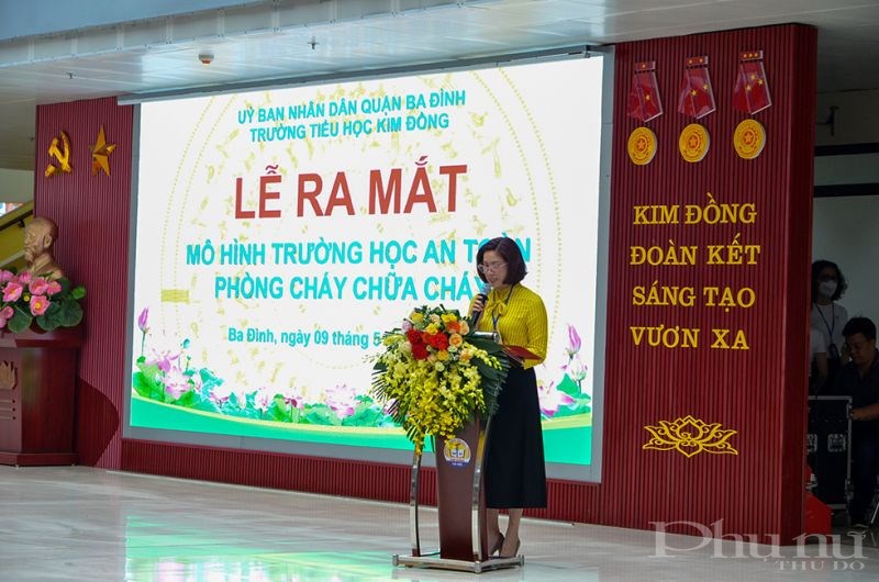 Bà Nguyễn Thị Vân Anh – Hiệu trưởng trường Tiểu học Kim Đồng phát biểu tại buổi lễ ra mắt