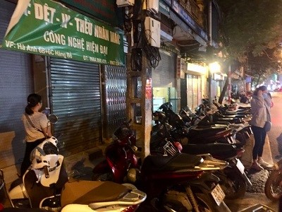 Tràn lan bãi giữ xe không phép, thu phí  quá quy định ở Hà Nội - ảnh 1