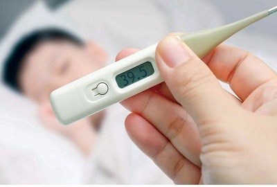 Dấu hiệu nhận biết trẻ mắc sốt xuất huyết - ảnh 1
