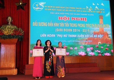 Hội LHPN quận Thanh Xuân: Khen thưởng 65 tập thể, cá nhân điển hình tiên tiến - ảnh 1