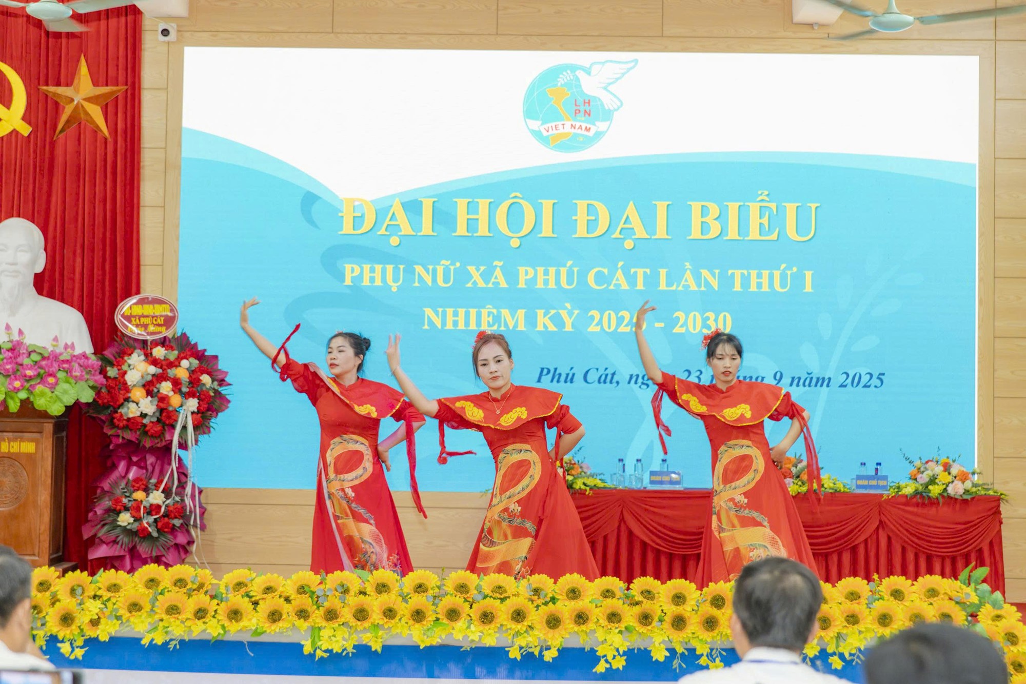 Phụ nữ Phú Cát chung sức xây dựng xã “Văn minh - Hiện đại”, cùng Thủ đô vươn mình trong kỷ nguyên mới - ảnh 16