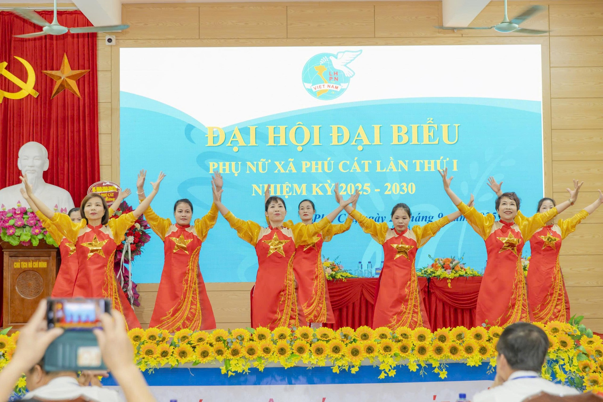 Phụ nữ Phú Cát chung sức xây dựng xã “Văn minh - Hiện đại”, cùng Thủ đô vươn mình trong kỷ nguyên mới - ảnh 13