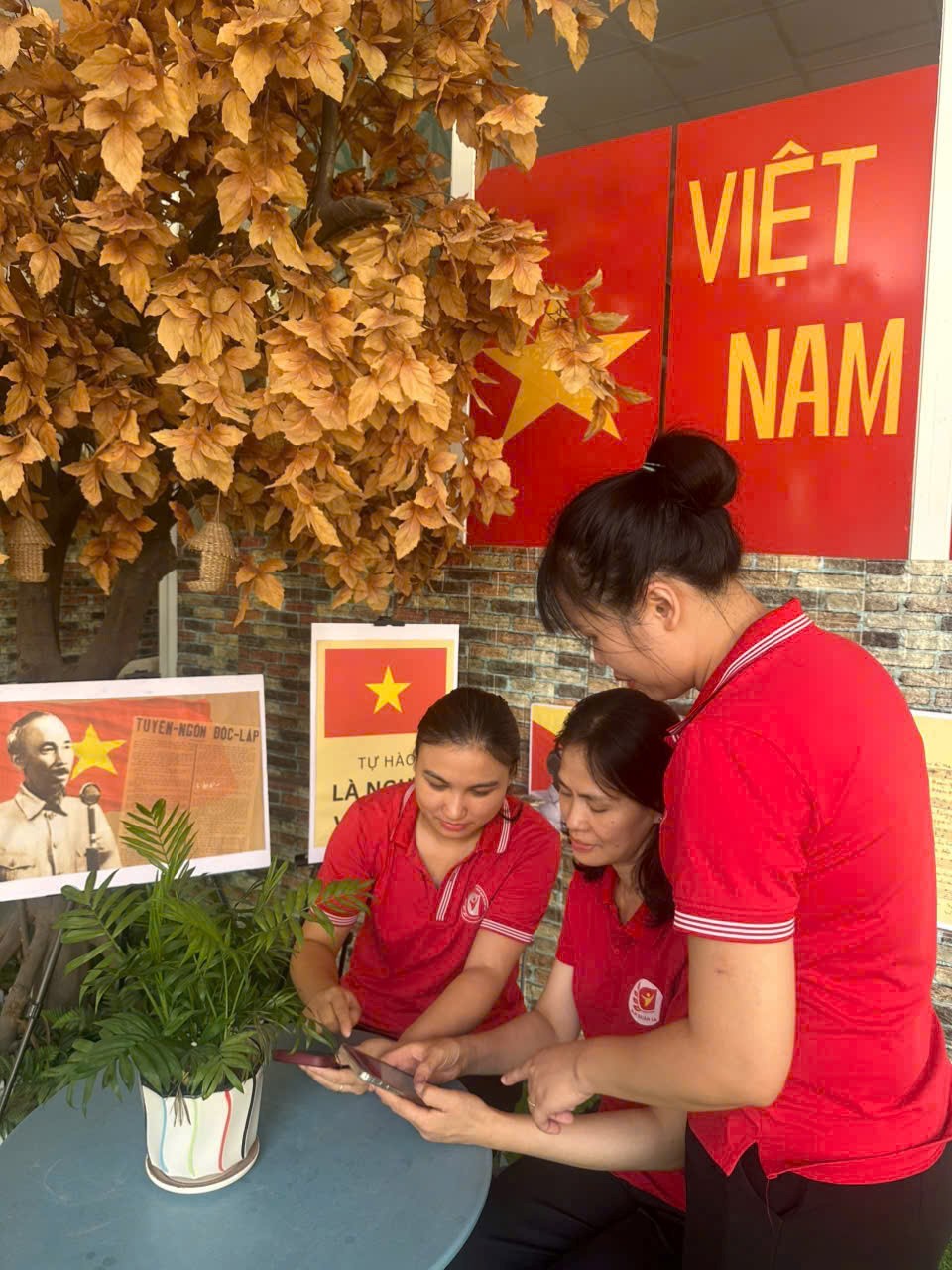 Tây Hồ: 5 ngày thu hút 2.000 lượt dự thi tìm hiểu Nghị quyết Đại hội đảng bộ phường - ảnh 4