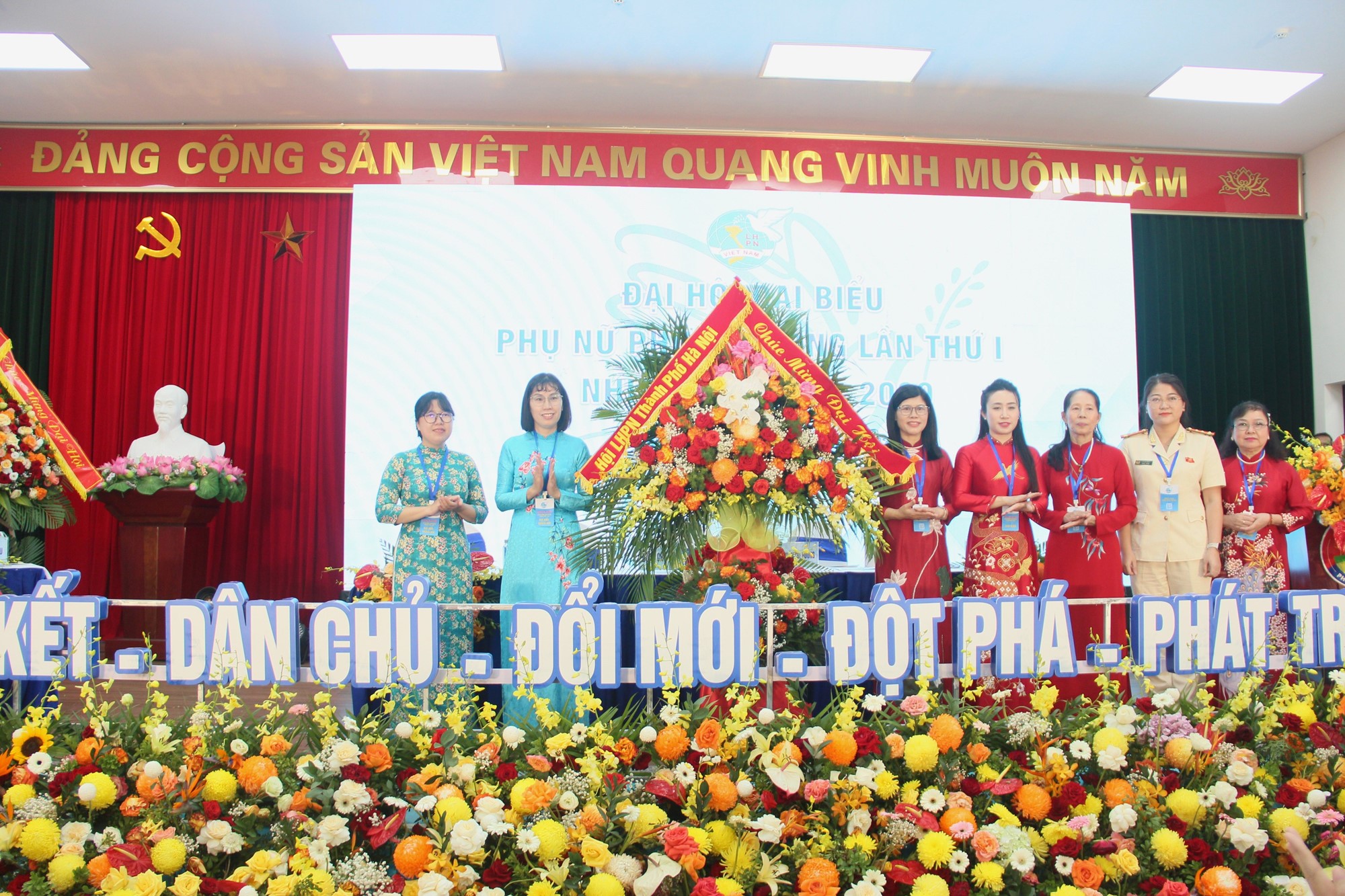 Phụ nữ phường Láng: Khẳng định vị thế trong công cuộc xây dựng đô thị văn minh, hiện đại - ảnh 2