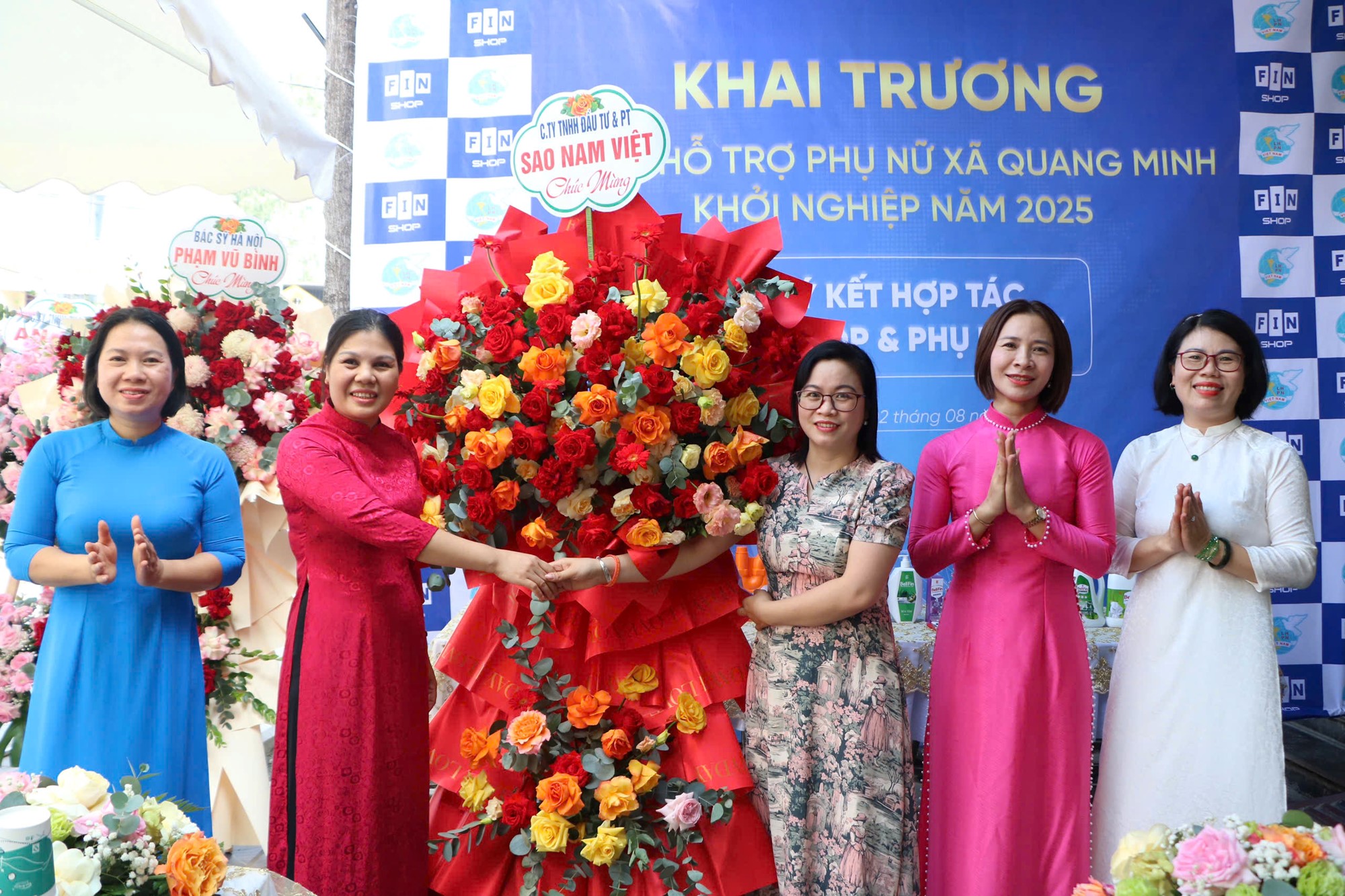 Hội LHPN xã Quang Minh ra mắt điểm hỗ trợ phụ nữ khởi nghiệp - ảnh 12