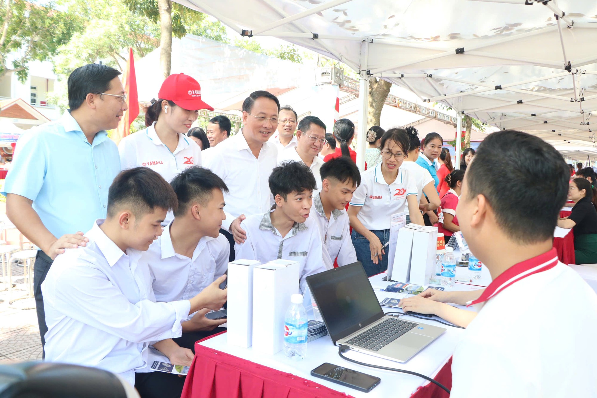 Xã Tiến Thắng tổ chức phiên giao dịch việc làm lưu động - ảnh 9