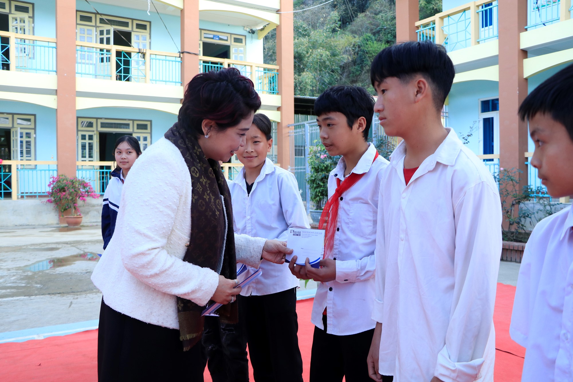 Lời hứa “xây nhà nội trú” cho các học sinh dân tộc đã thành hiện thực - ảnh 8