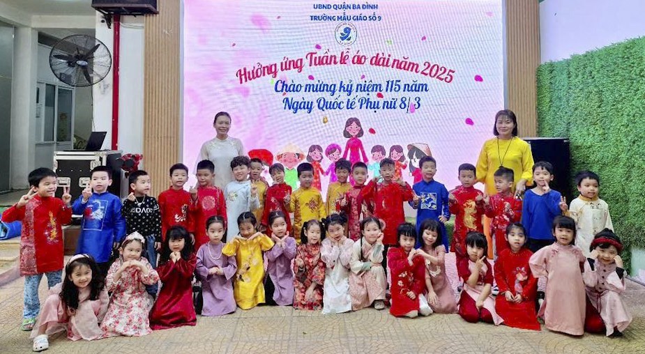 Nữ đoàn viên, người lao động Thủ đô hưởng ứng “Tuần lễ Áo dài” - ảnh 10