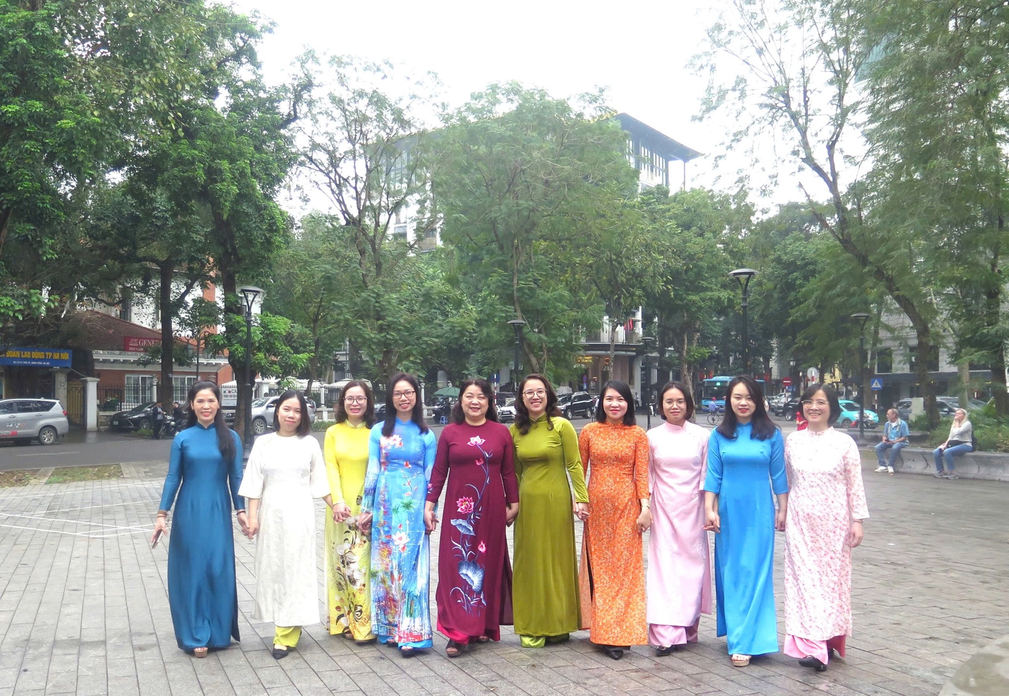 Nữ đoàn viên, người lao động Thủ đô hưởng ứng “Tuần lễ Áo dài” - ảnh 4