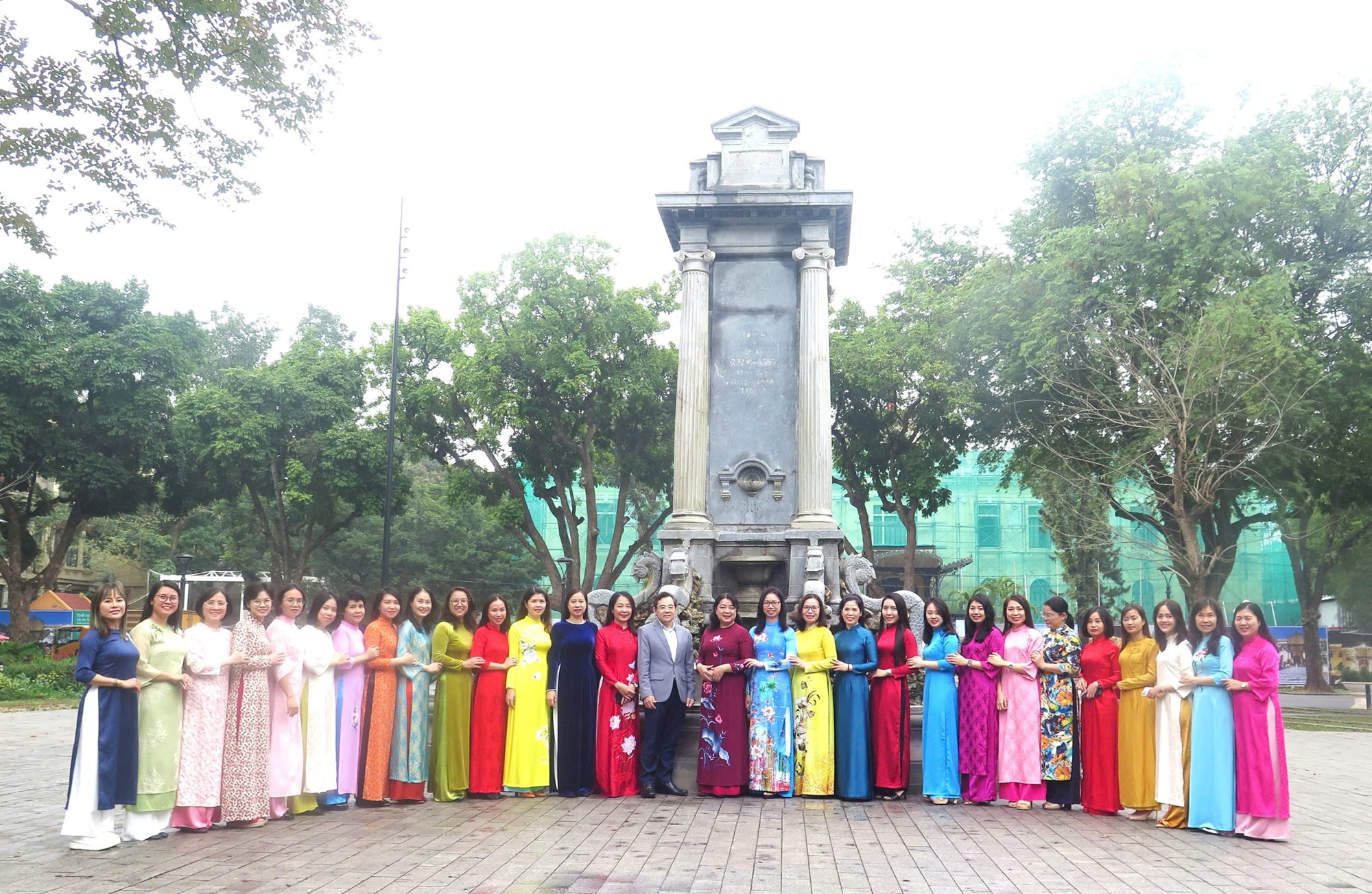 Nữ đoàn viên, người lao động Thủ đô hưởng ứng “Tuần lễ Áo dài” - ảnh 3