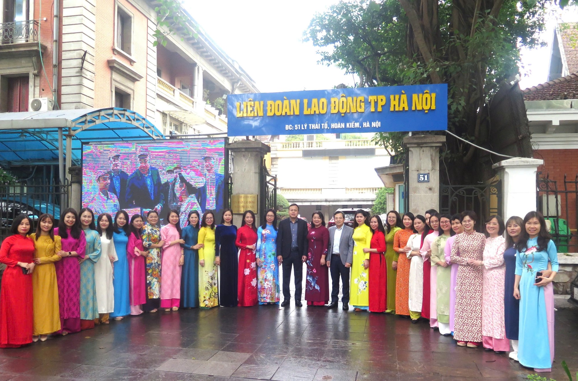 Nữ đoàn viên, người lao động Thủ đô hưởng ứng “Tuần lễ Áo dài” - ảnh 1