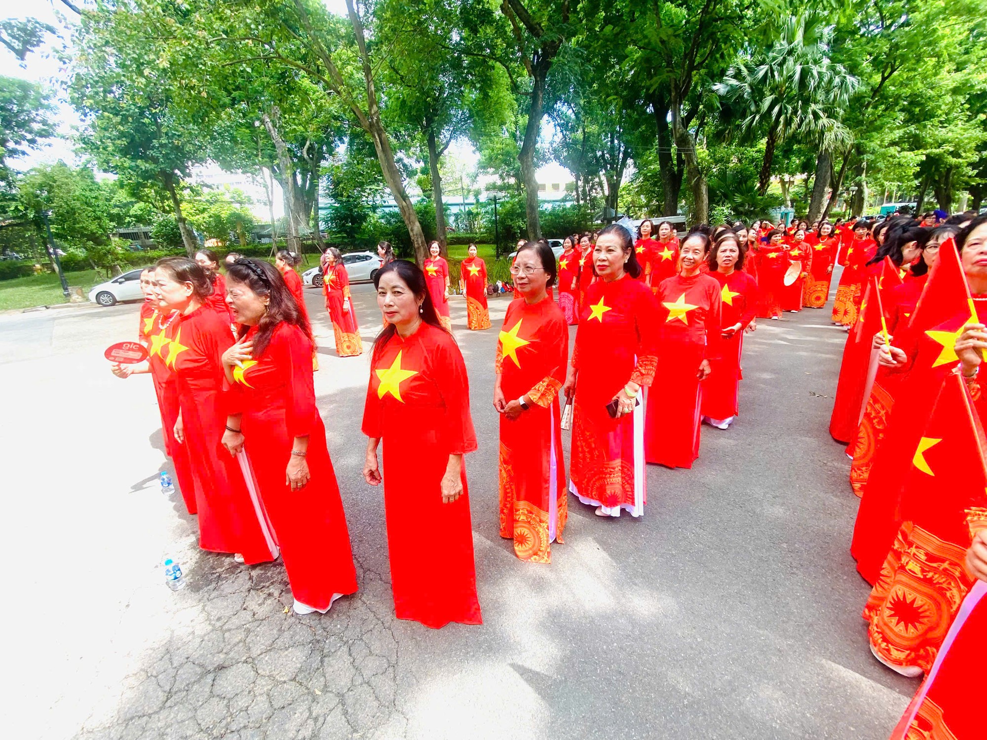 Phụ nữ Ngọc Hà đồng diễn dân vũ chào mừng Quốc khánh 2/9 - ảnh 4